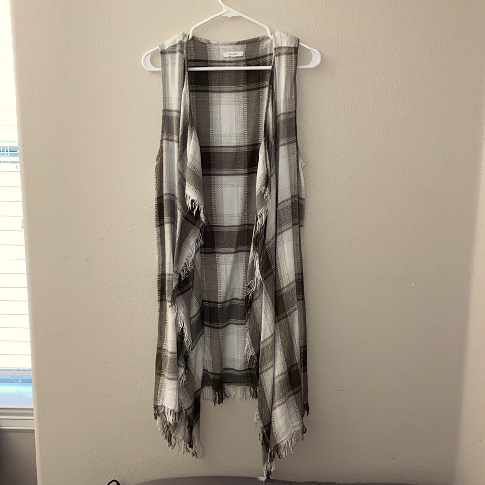 Maurices Women’s Sleeveless long Vest/Cardigan
